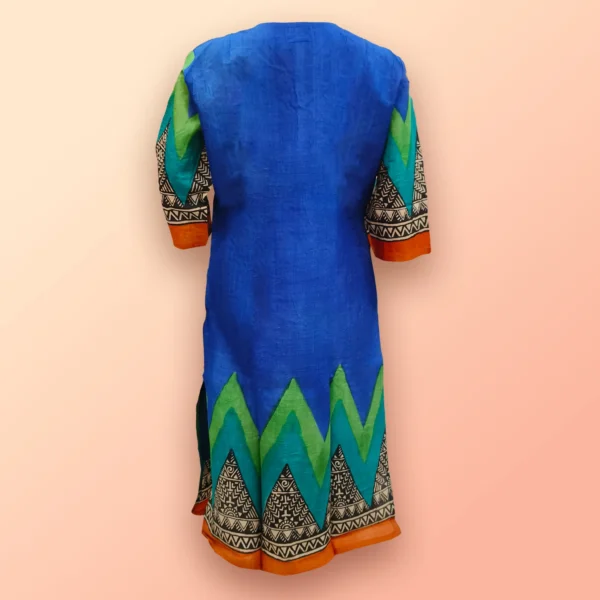 Blue Tassar Printed Women's Kurta - Image 2